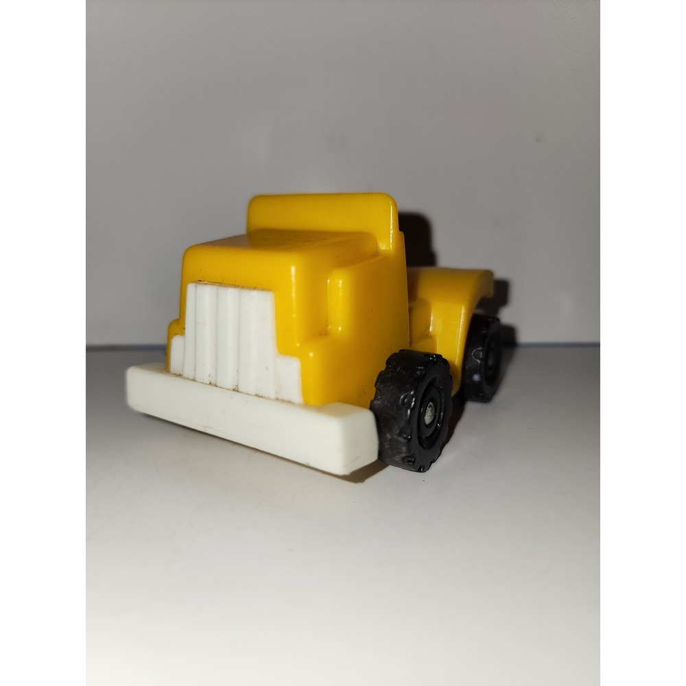 Vintage yellow Fisher Price Toy Truck SB1‎